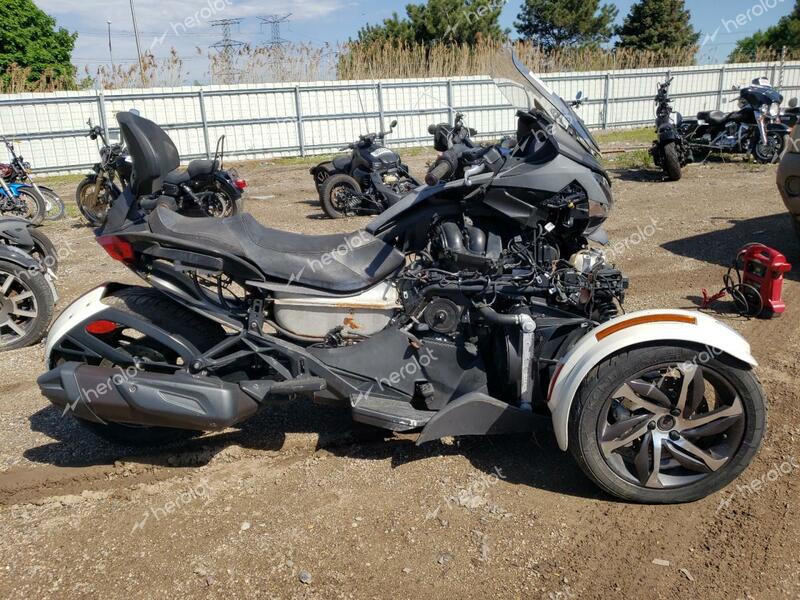 CAN-AM SPYDER ROA 2014 white  gas 2BXNCBC11EV002017 photo #1