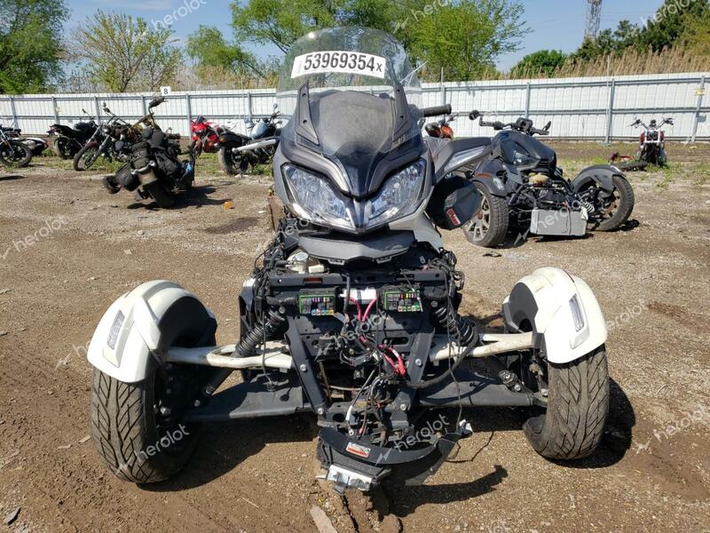 CAN-AM SPYDER ROA 2014 white  gas 2BXNCBC11EV002017 photo #3