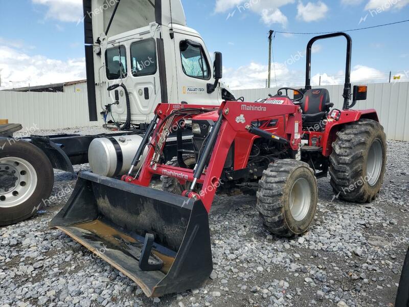 MAHINDRA AND MAHINDRA TRACTOR 2024 red   PNF5876 photo #3