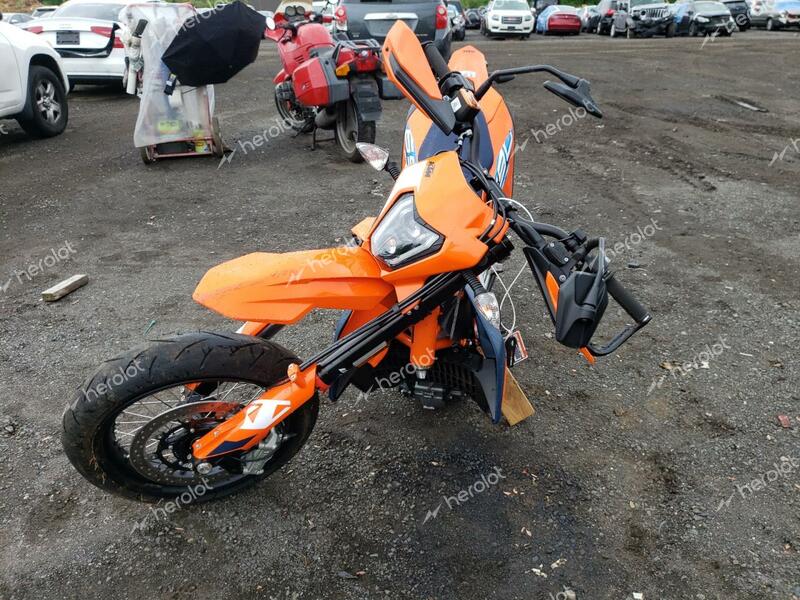 KTM 690 SMC R 2024 orange  gas VBKLSV40XRM762867 photo #3