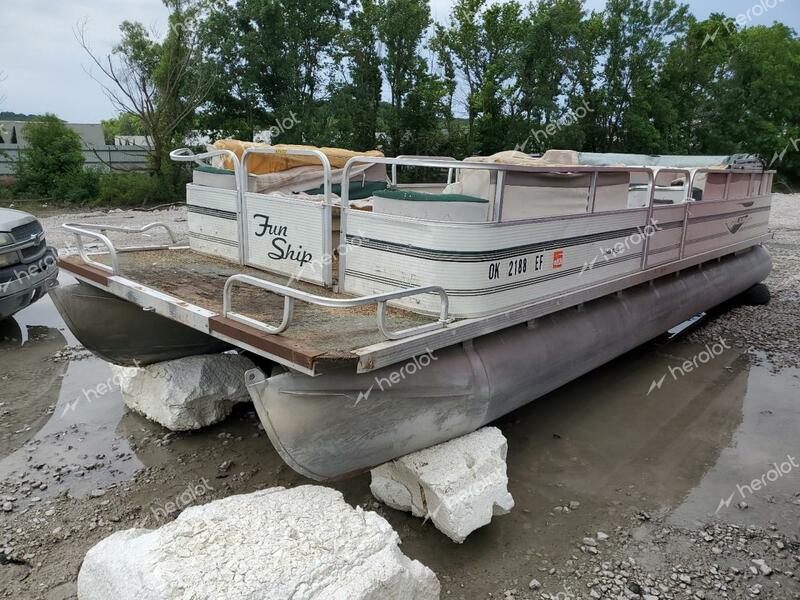 BOAT PONTOON 1998 white   0MCL756PJ798 photo #1