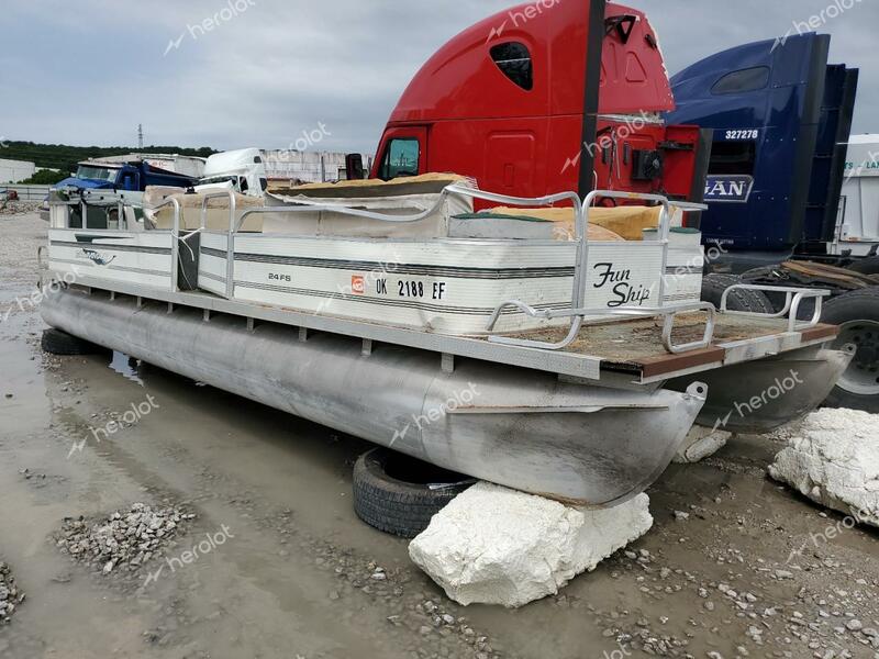 BOAT PONTOON 1998 white   0MCL756PJ798 photo #3