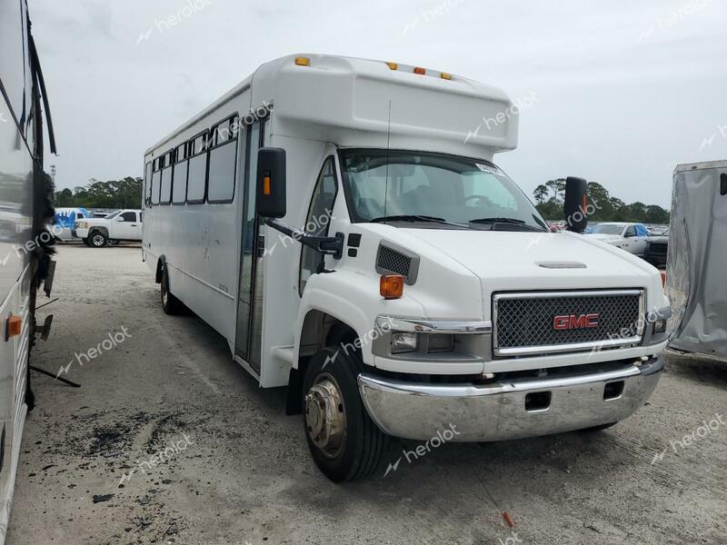 GMC C5500 C5V0 2004 white chassis diesel 1GDJ5V12X4F520157 photo #1