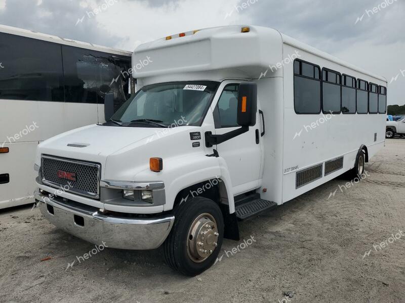 GMC C5500 C5V0 2004 white chassis diesel 1GDJ5V12X4F520157 photo #3