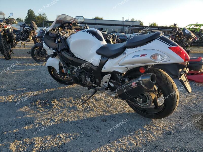 SUZUKI GSX1300 RA 2017 white  gas JS1GX72B5H2100798 photo #3