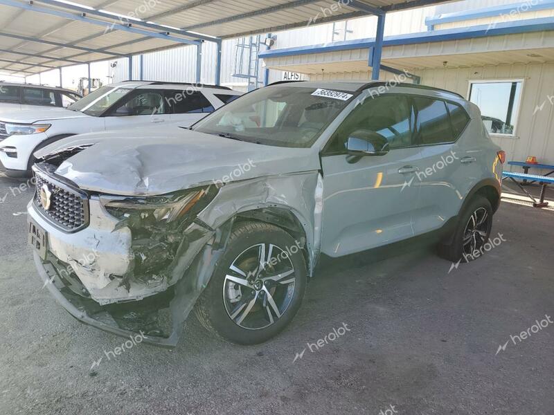 VOLVO XC40 CORE 2024 gray  gas YV4L12UK5R2338526 photo #1