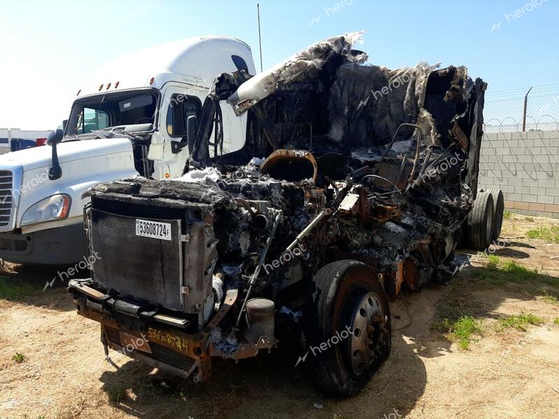 FREIGHTLINER CASCADIA 1 2011 white tractor diesel 1FUJGLDR5BSAY5172 photo #3