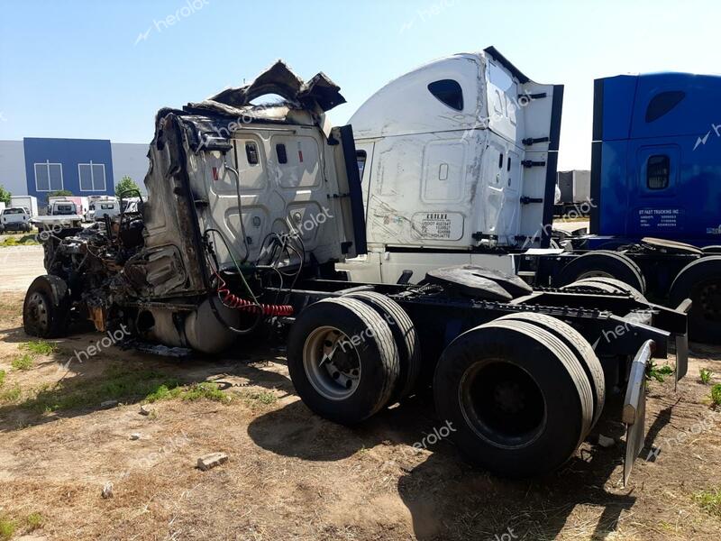 FREIGHTLINER CASCADIA 1 2011 white tractor diesel 1FUJGLDR5BSAY5172 photo #4