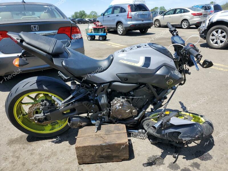 YAMAHA FZ07 2016 gray  gas JYARM06E3GA010164 photo #1