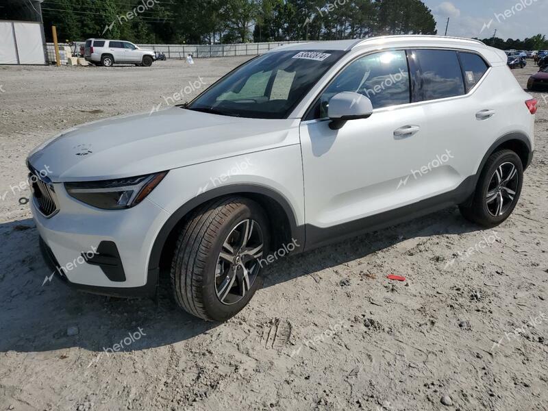 VOLVO XC40 CORE 2024 white  gas YV4L12UK8R2304645 photo #1