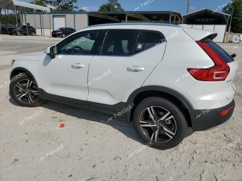 VOLVO XC40 CORE 2024 white  gas YV4L12UK8R2304645 photo #3