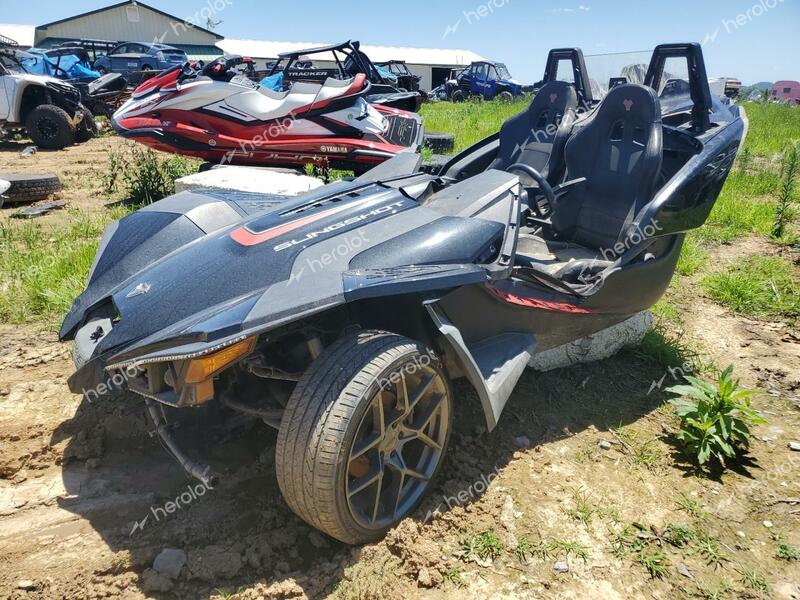 POLARIS SLINGSHOT 2017 black  gas 57XAAPFA3H8121152 photo #3