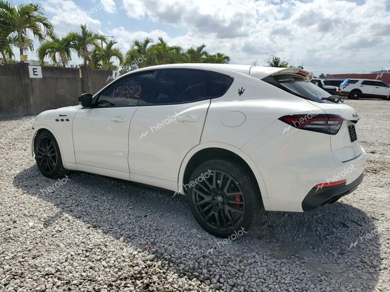 MASERATI LEVANTE MO 2022 white  gas ZN661YUM2NX398490 photo #3