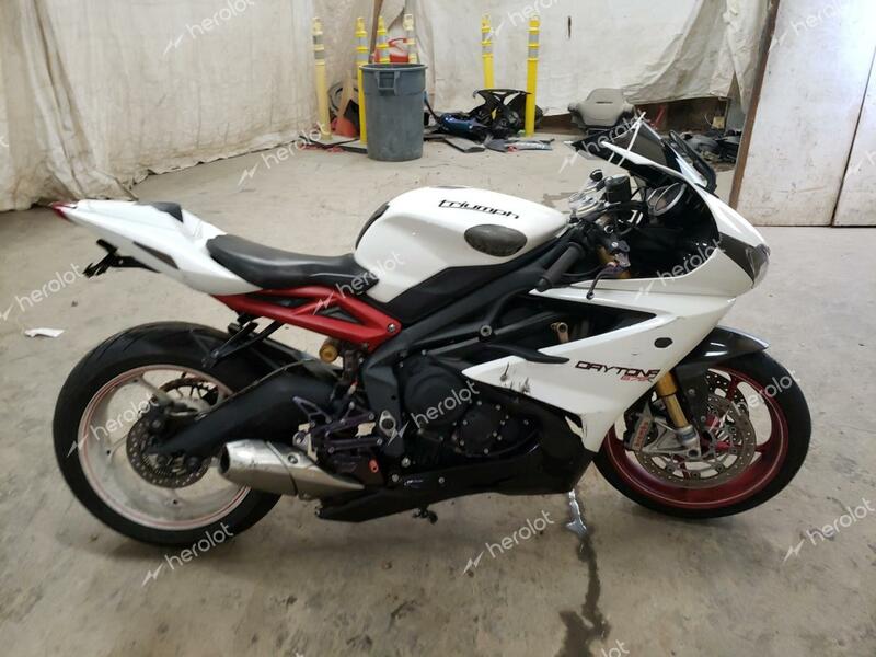 TRIUMPH MOTORCYCLE DAYTONA 67 2013 white racer gas SMTA02YK7DJ586025 photo #1