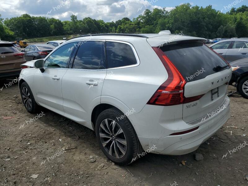 VOLVO XC60 CORE 2023 white  gas YV4L12RV5P1332649 photo #3