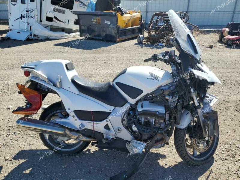 HONDA ST1300 P 2009 white  gas JH2SC51789K600606 photo #1