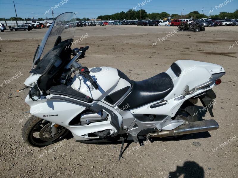 HONDA ST1300 P 2009 white  gas JH2SC51789K600606 photo #4