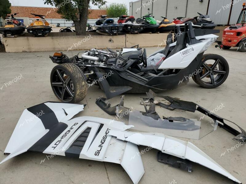 POLARIS SLINGSHOT 2019 white  gas 57XAAPFA9K8134995 photo #4