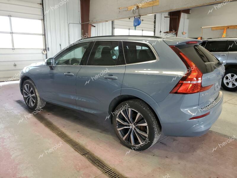 VOLVO XC60 B5 MO 2022 blue  gas YV4L12RK3N1079463 photo #3