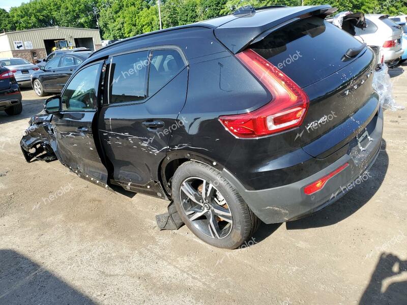 VOLVO XC40 CORE 2024 black  gas YV4L12UK9R2226795 photo #3