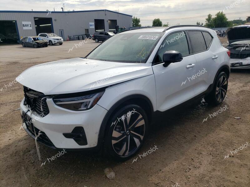 VOLVO XC40 ULTIM 2023 white  gas YV4L12UX7P2911435 photo #1