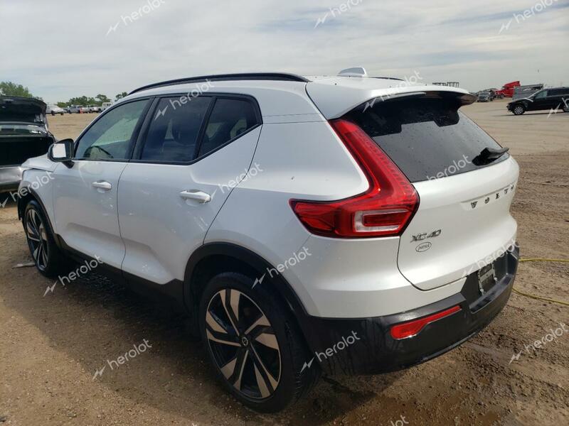 VOLVO XC40 ULTIM 2023 white  gas YV4L12UX7P2911435 photo #3