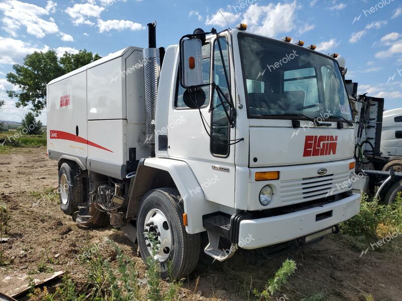 STERLING TRUCK SC 8000 2001 white tilt cab diesel 49H6WFAA61HH13539 photo #1