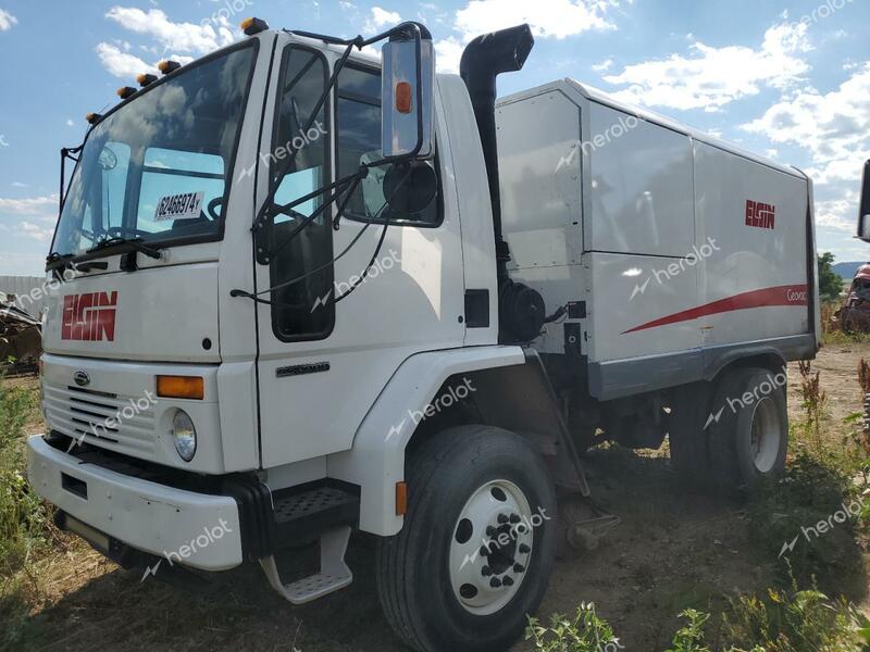 STERLING TRUCK SC 8000 2001 white tilt cab diesel 49H6WFAA61HH13539 photo #3