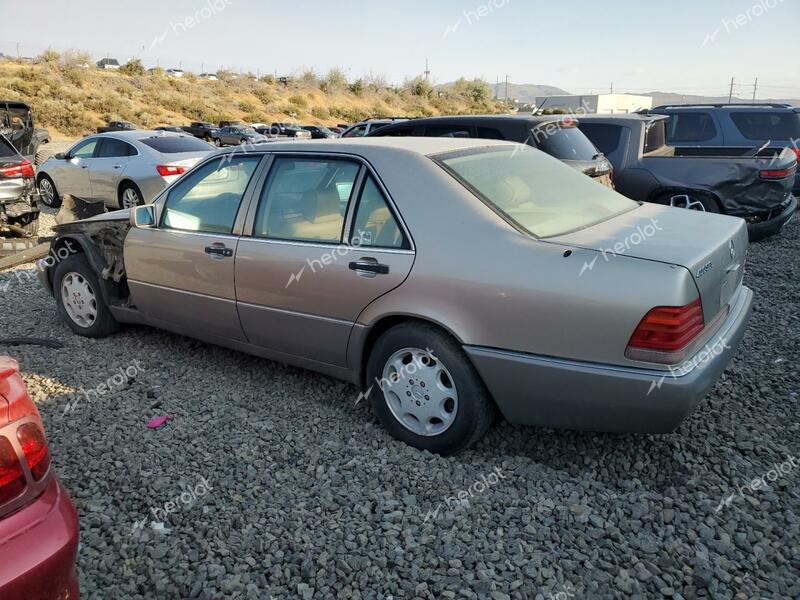 MERCEDES-BENZ 400 SEL 1993 gold  gas WDBGA43E5PA101418 photo #3