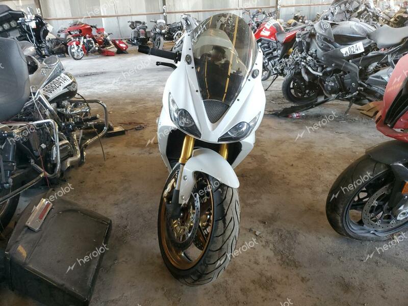 TRIUMPH MOTORCYCLE DAYTONA 67 2006 white  gas SMTD00NS76J262386 photo #3