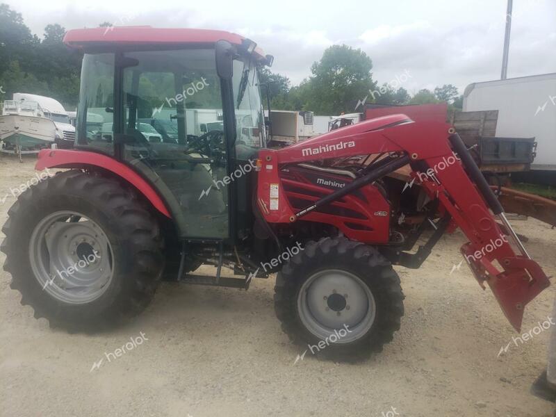 MAHINDRA AND MAHINDRA TRACTOR 2016 red   65GCJ00553 photo #1