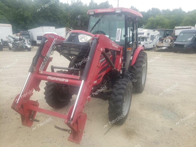 MAHINDRA AND MAHINDRA TRACTOR 2016 red   65GCJ00553 photo #3