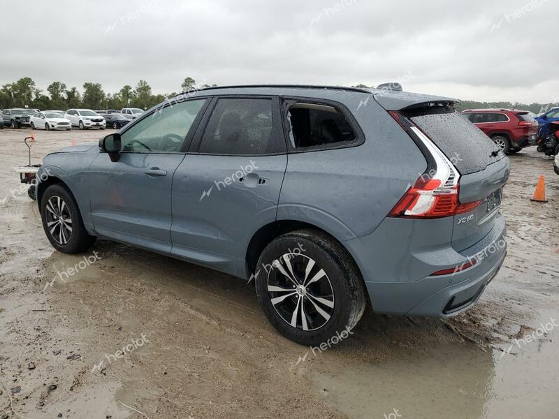 VOLVO XC60 CORE 2024 gray  gas YV4L12RK0R1829682 photo #3