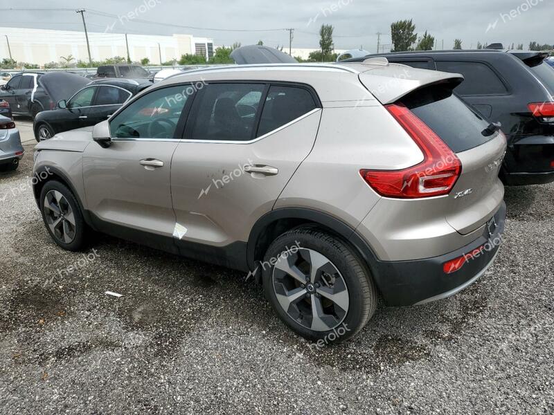 VOLVO XC40 CORE 2024 gold  gas YV4L12UK4R2357844 photo #3