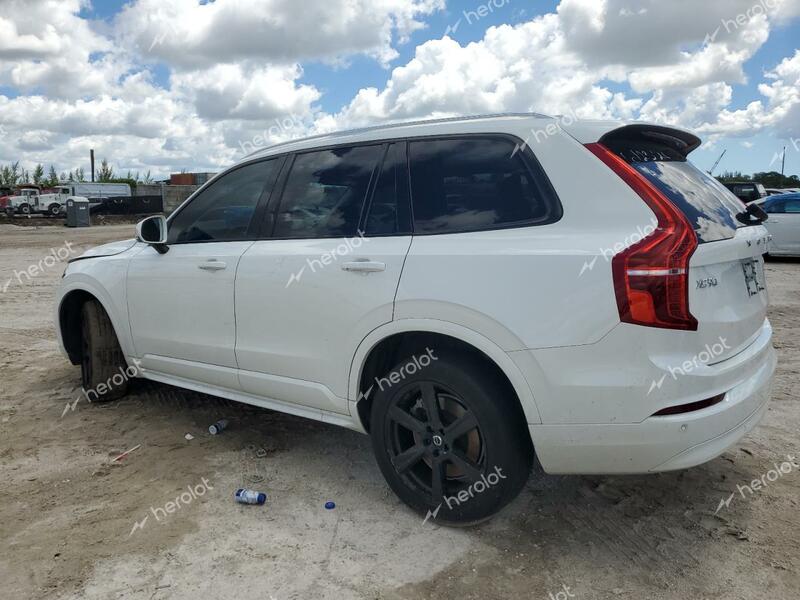 VOLVO XC90 CORE 2023 white  gas YV4L12PK1P1905930 photo #3