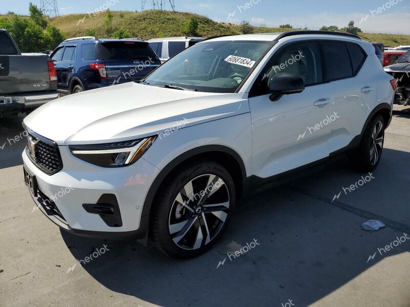 VOLVO XC40 ULTIM 2023 white  gas YV4L12UX4P2021202 photo #1