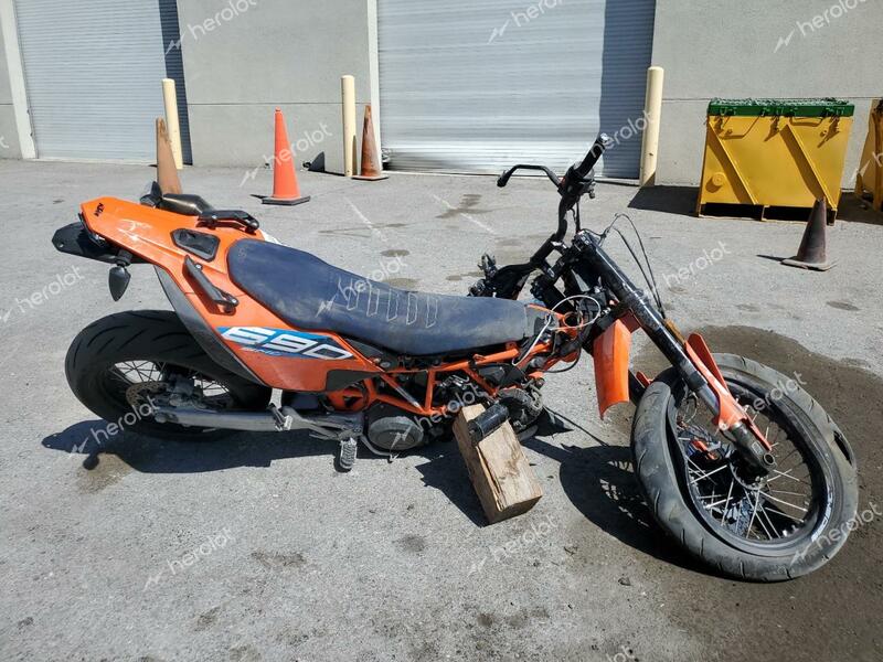 KTM 690 SMC R 2024 orange  gas VBKLSV402RM762152 photo #1