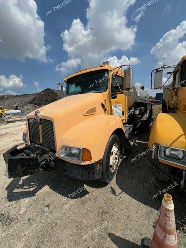 KENWORTH CONSTRUCTI 2002 yellow conventi diesel 2NKMHD7X22M886797 photo #1