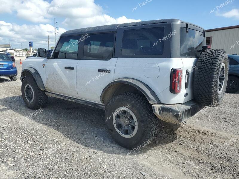 FORD BRONCO BAD 2024 white  gas 1FMEE9BP9RLA23550 photo #3