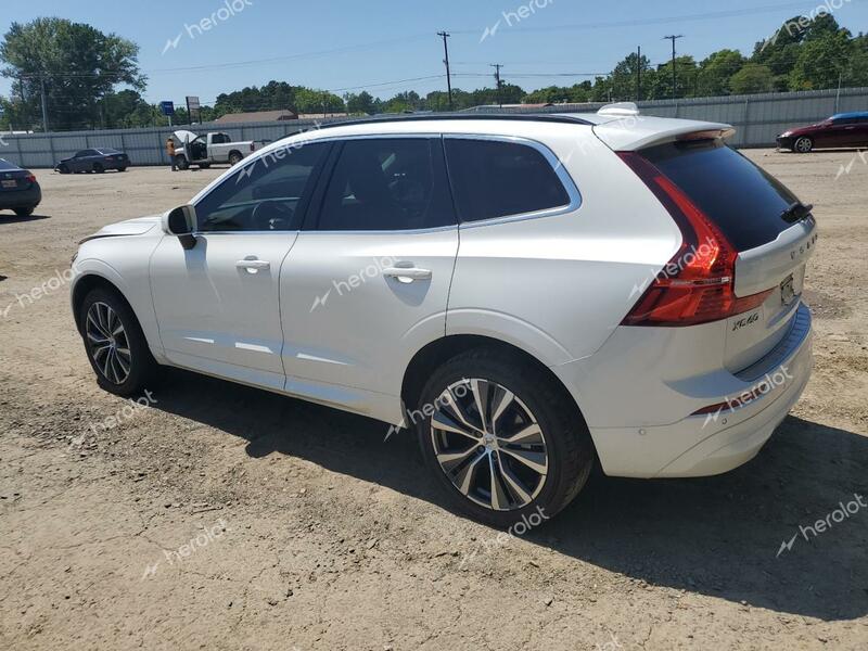 VOLVO XC60 B5 MO 2022 white  gas YV4L12DKXN1946753 photo #3