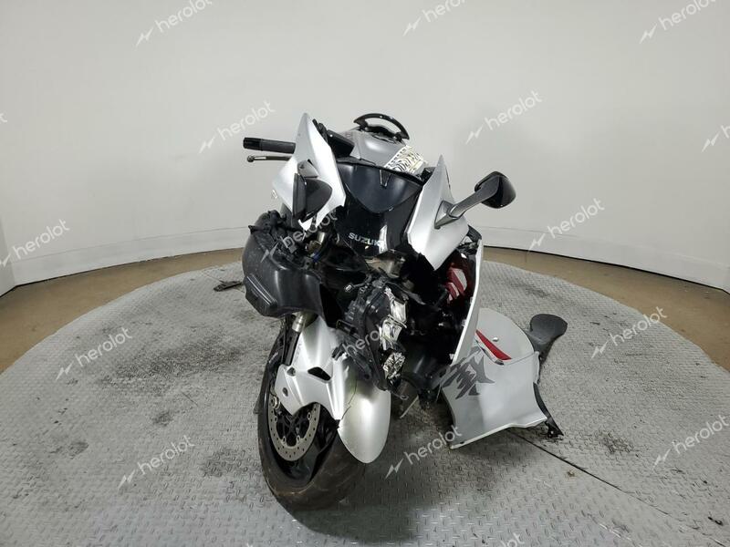 SUZUKI GSX1300 RR 2022 silver  gas JS1EJ11D7N7100048 photo #3