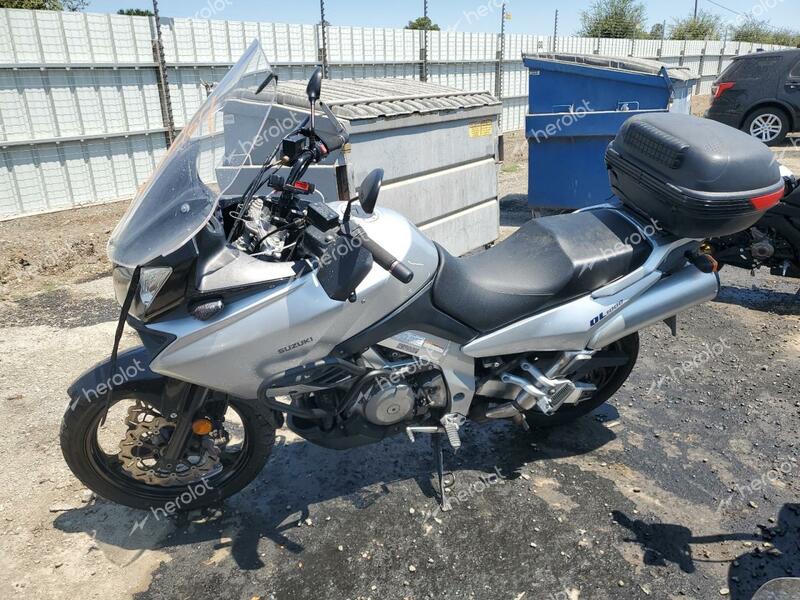 SUZUKI DL1000 2003 silver  gas JS1VT53A332101146 photo #4