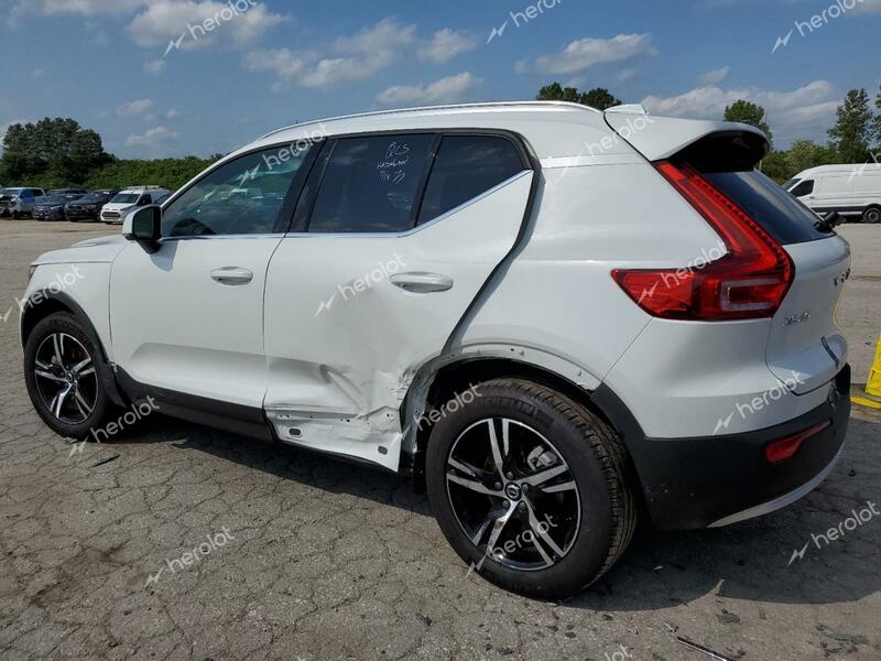 VOLVO XC40 CORE 2024 white  gas YV4L12UK3R2341747 photo #3