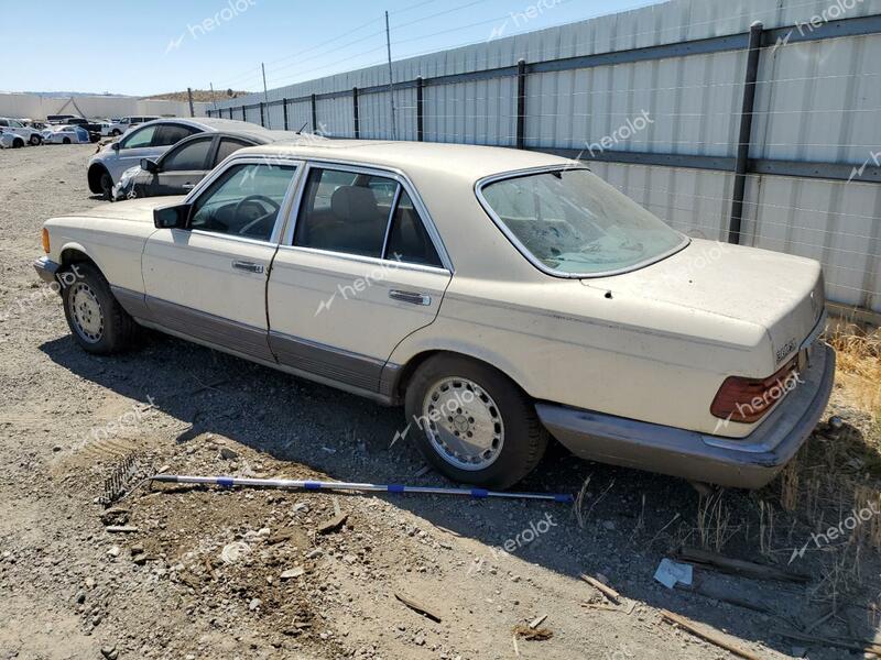 MERCEDES-BENZ 380 SE 1985 yellow  gas WDBCA32C0FA139002 photo #3