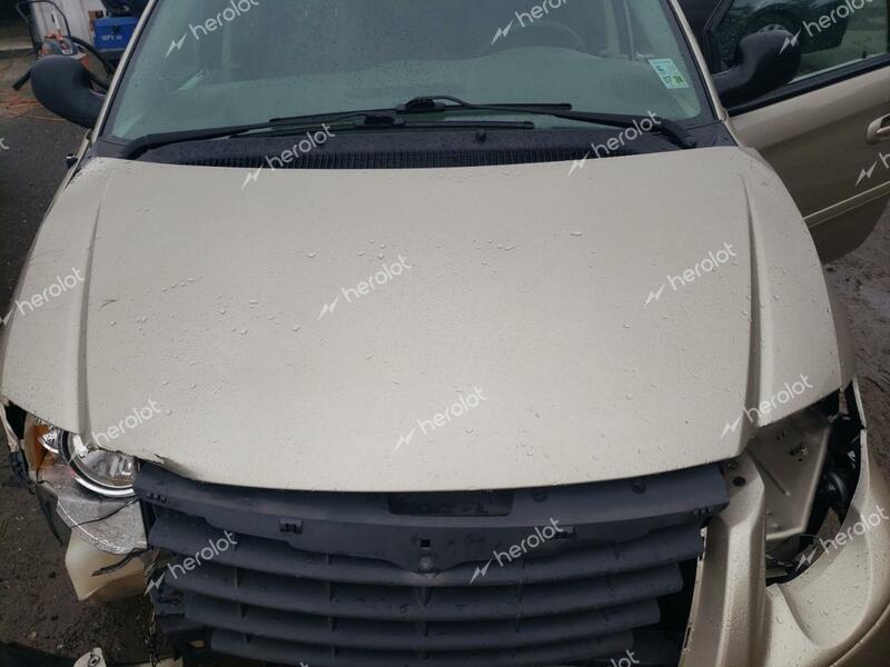 CHRYSLER TOWN & COU 2006 cream  gas 1A4GP44R76B610205 photo #4