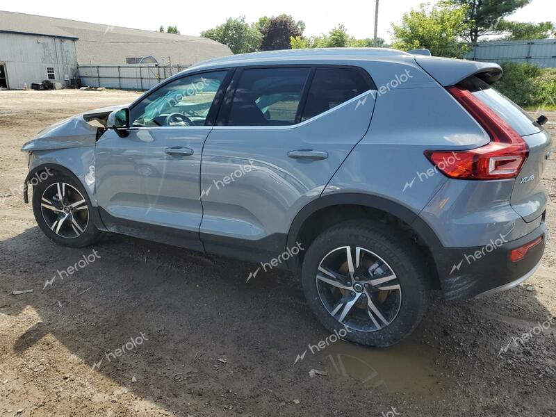 VOLVO XC40 CORE 2024 gray  gas YV4L12UK2R2357244 photo #3