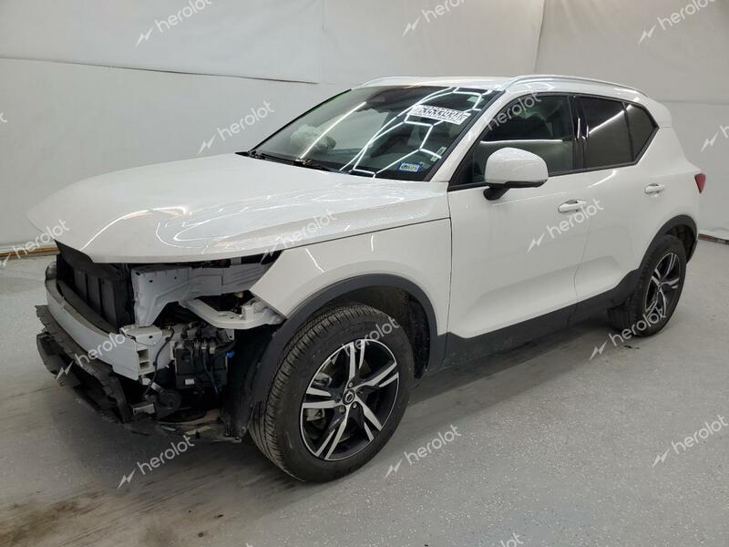 VOLVO XC40 CORE 2023 white  gas YV4L12UK3P2053594 photo #1