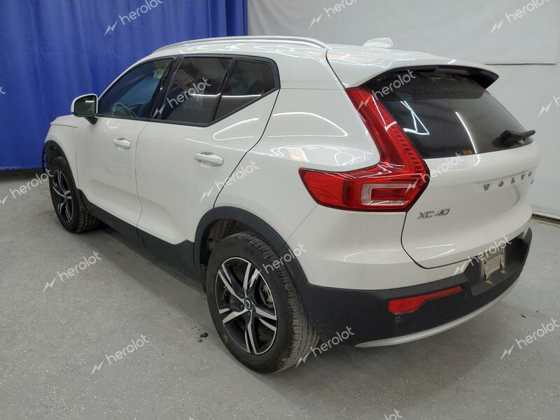 VOLVO XC40 CORE 2023 white  gas YV4L12UK3P2053594 photo #3