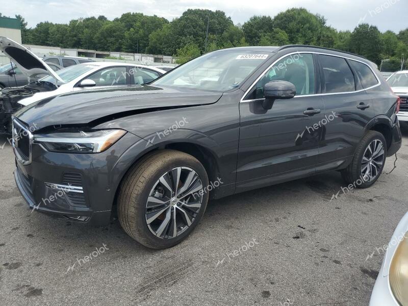 VOLVO XC60 B5 MO 2022 charcoal  gas YV4L12RK2N1964608 photo #1