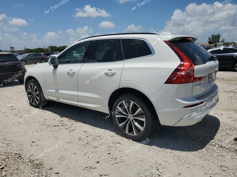 VOLVO XC60 B5 MO 2022 white  gas YV4L12DK3N1041285 photo #3